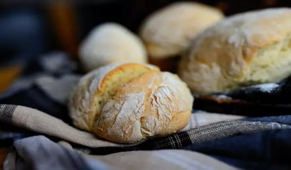 Breakfast rolls with mold toxins and insufficient sensory properties
