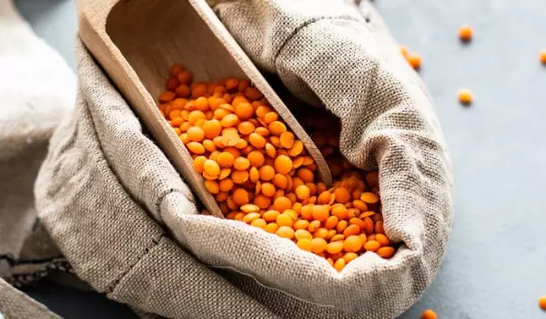 Red lentils put to the test: residues of pesticides and mineral oils found