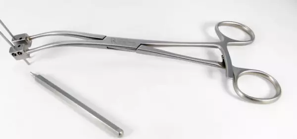 Instrumente Handchirurgie - Repositionszange mit Schraubensicherung