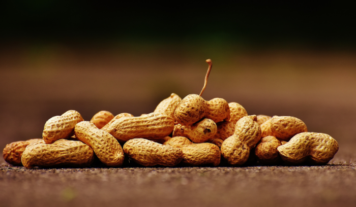 Mineral oil components in peanuts